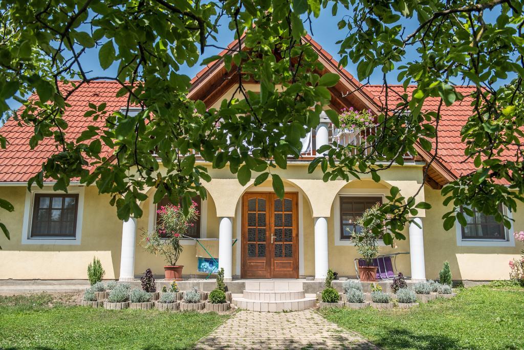 Topáz Apartmanházak Balatongyörök Exterior foto